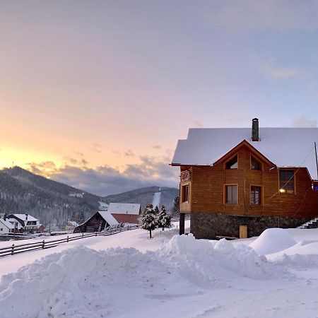 Guest House Velet Bukovel Esterno foto