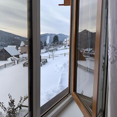 Guest House Velet Bukovel Esterno foto