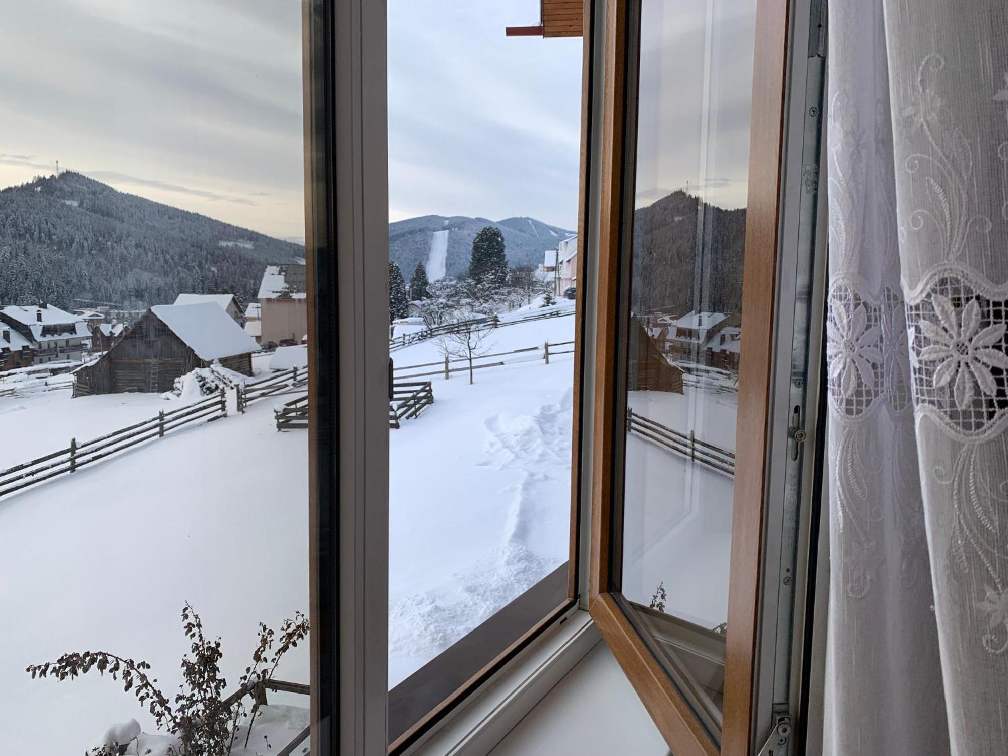 Guest House Velet Bukovel Esterno foto