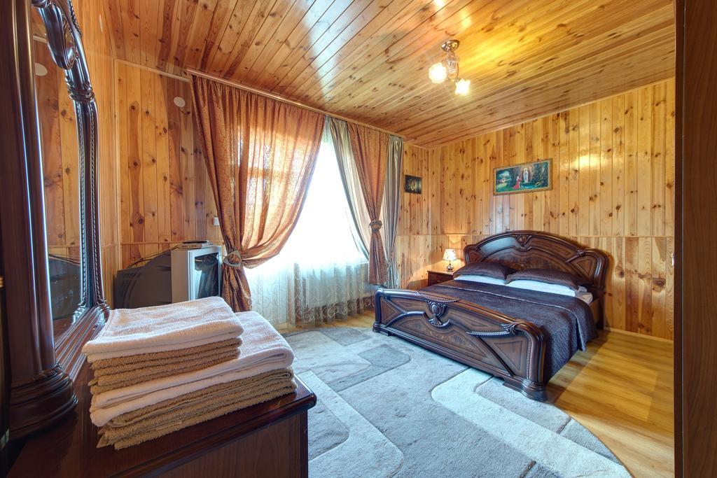 Guest House Velet Bukovel Esterno foto
